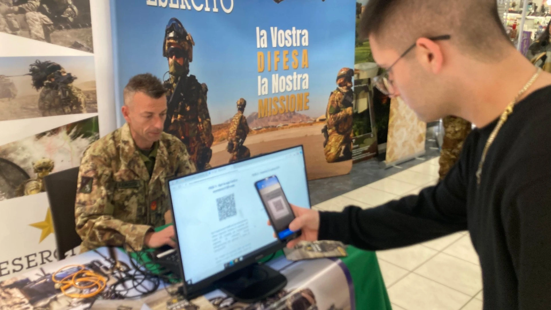 Esercito: Info-point nei centri commerciali per presentare opportunità